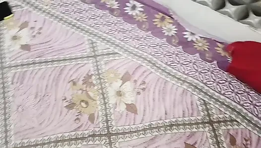 Gerçek desi kız sarı kıyafet yoğun yatak odasında seks - yakın çekim