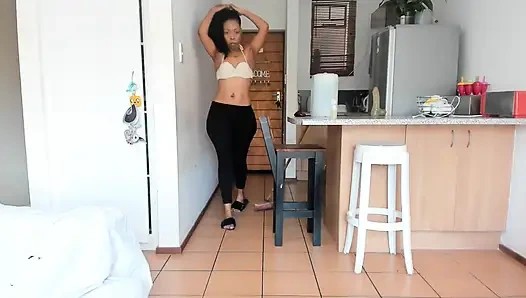 Pantat muncul dari leggingku