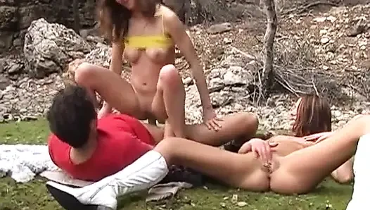 Sie sind zwei süße deutsche teens, die hier sind, um zusammen zu ficken