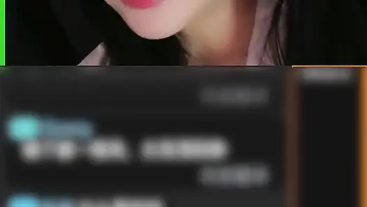 Siaran langsung video guru dibagikan dengan sekelompok pria bernafsu