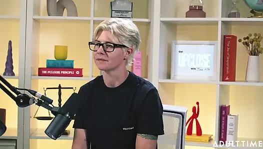 Khloe kingsley muncrat di depan kamera & bendera merah | Podcast Khusus Orang Dewasa