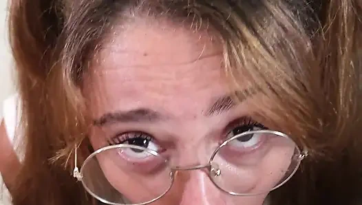 Gadis kampus dicrot di muka banyak banget - blowjob pov amatir