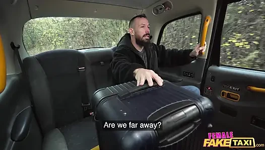 Ich gebe dem bräutigam einen Fick vor dem Junggesellinnenparty - weibliches Fake-Taxi