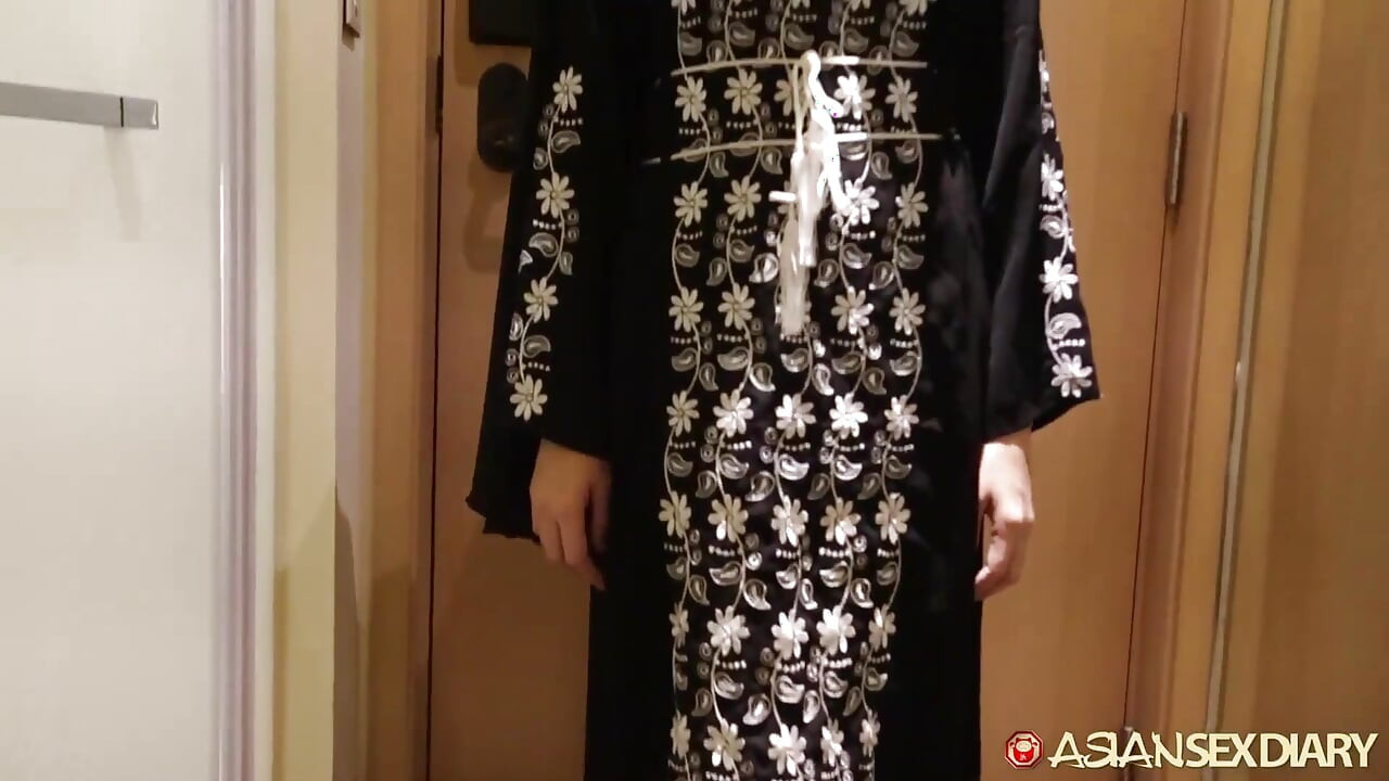 AsiansexDiary - maska pokryta Azjatka zostaje wbita w kremówka