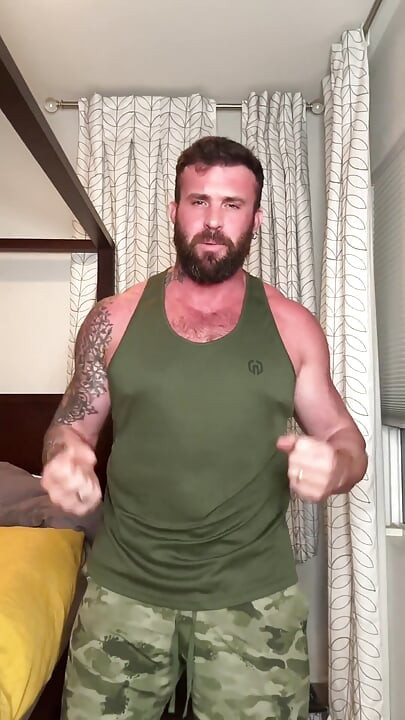 Huge Cumshot From a Thick Guy