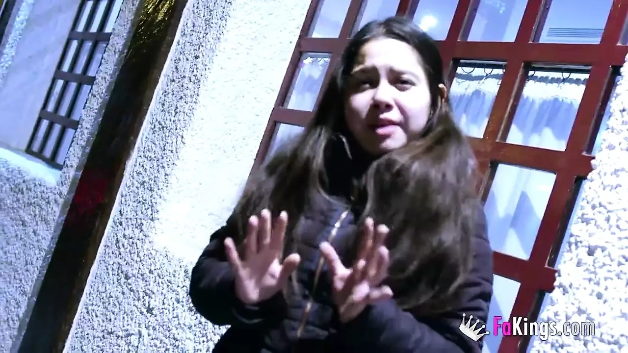 说服 19 岁女郎 Aimi Grace 拍色情片：她 40 岁的朋友成功了！