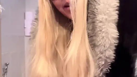 BBW in Fur Coat and Gold Heels: Brazilian Goddess Breaks New Toilet with Gassy Egg Plops