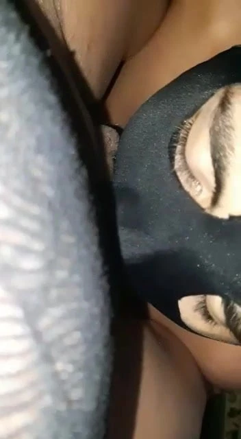 socando na garganta