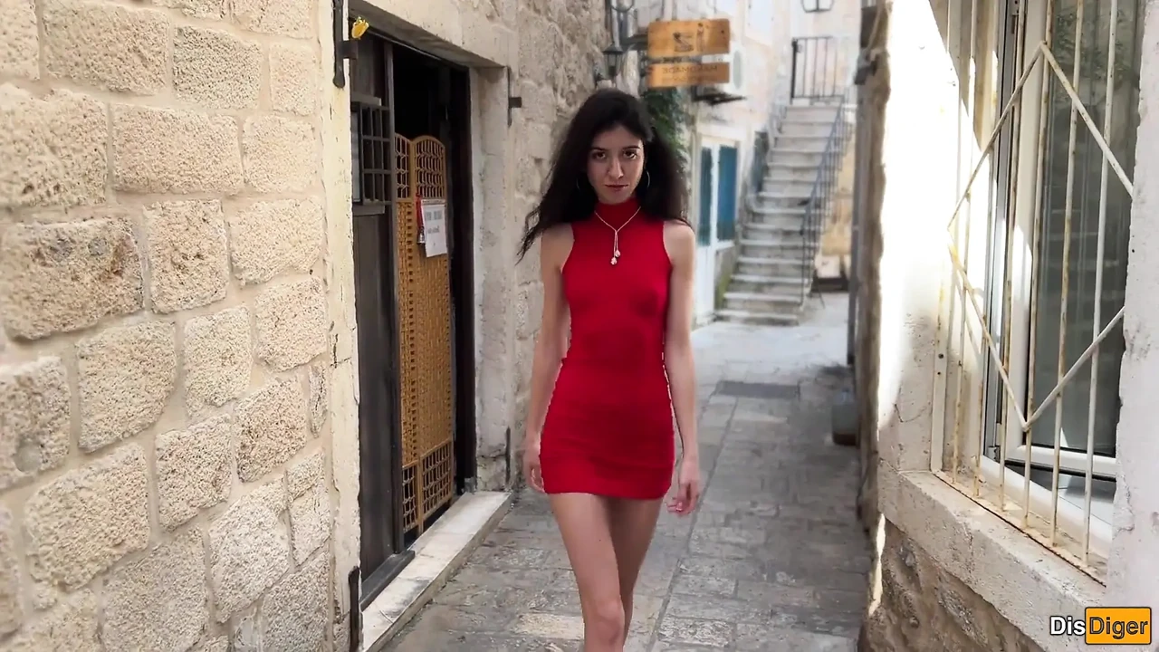 Girl Seduces Stranger on Vacation in Italy and Fucks Him in Hotel - Creampie