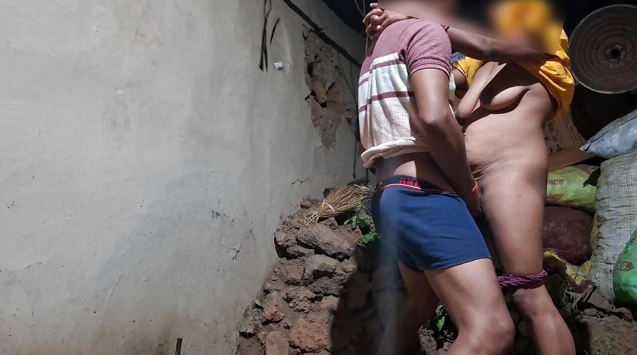 Pacar India disetubuhi dengan pacar