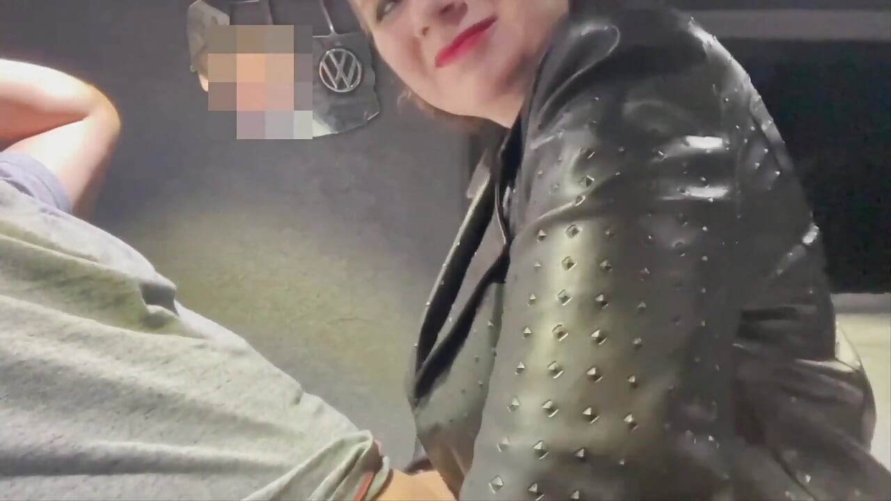 Une femme salope infidèle en lingerie en pvc se fait baiser brutalement après une soirée - Trix, chaudasse mariée