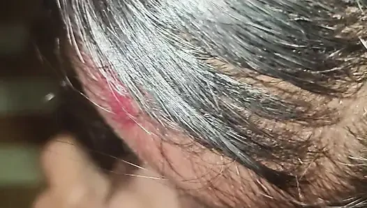 Istri menikmati dengan teman