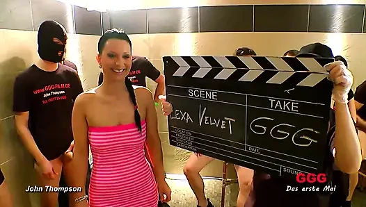 Lexa Velvet Жаждет Гэнгбэнга С Глотанием Спермы