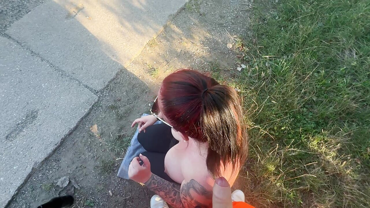 Outdoor blowjob in the middle of the WAY