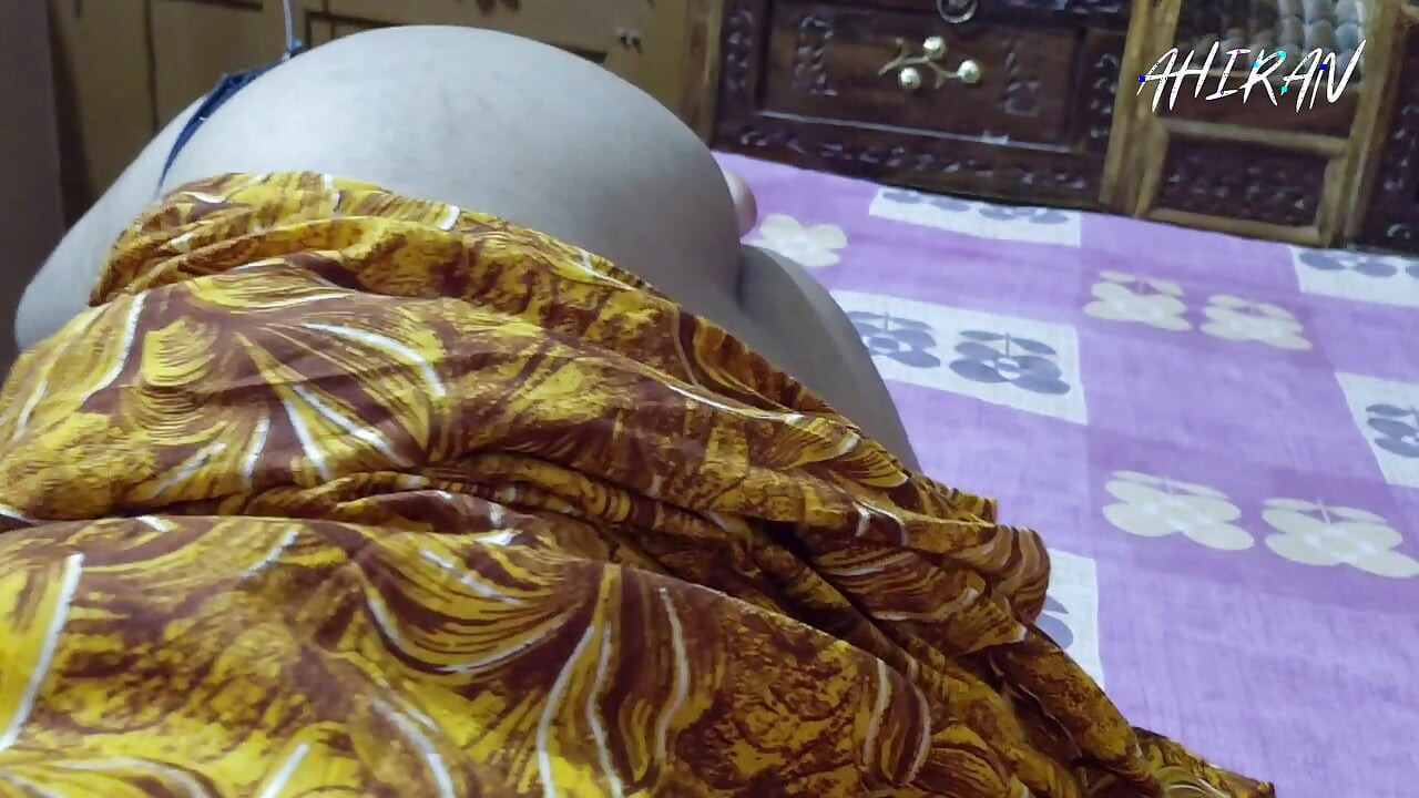INDIAN VILLAGE DESI HOT GIRL ASS REVIEW AND FORPLAY WITH HER BOYFRIEND IN BEDROOM. HUGE ASS VIEW.