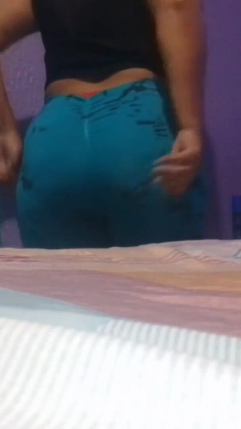 My stepcousin likes to see my big ass when I change to go to the GYM | Clip 1