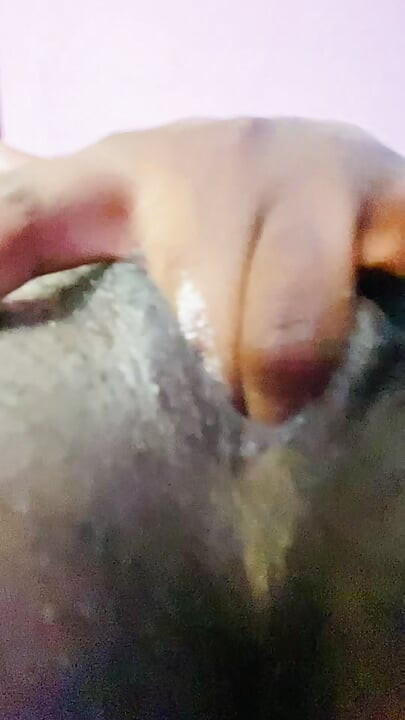 Fingering video - digging deep in my creamy pretty black pussy