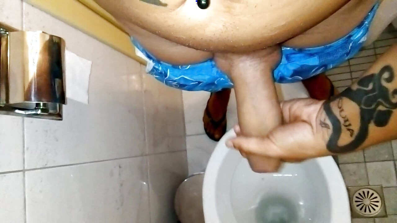 Uncut Cock Cum in Toilet After Sun Tanning