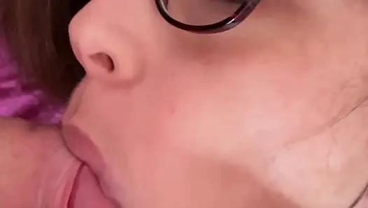 Onu emdim, mastürbasyon yapıyorum ve o üzerimde