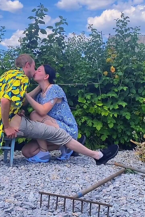 Rough Outdoor Fuck in the Garden While Picking Berries