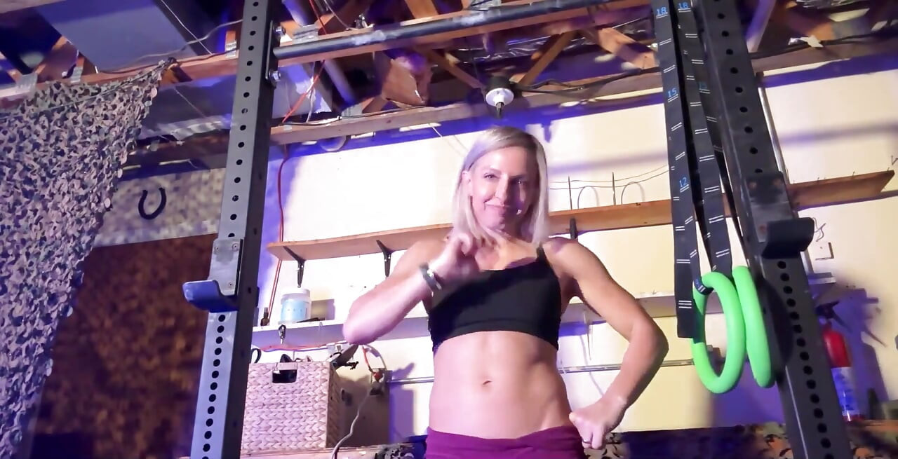 Strong Blonde Pull-ups