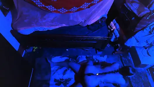 Üvey kız kardeşin üvey erkek kardeşiyle sikişiyor