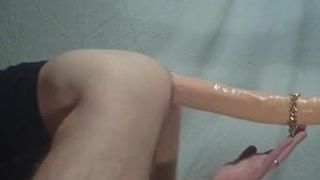 Enorme dildo mostruoso da 70 cm scopa il culo gay