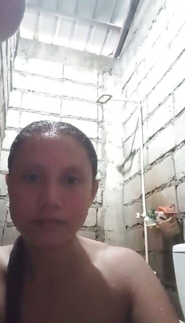 मैं अकेला हूँ, अभी मुझे हॉर्नी हो रहा है
