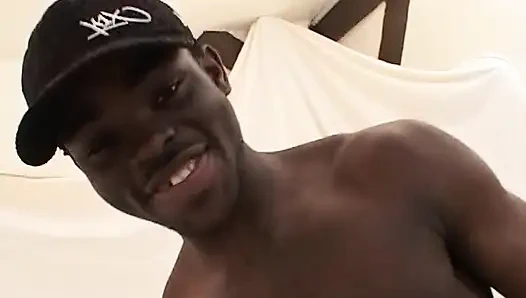 Isabelle, siyah yaraklar için beyaz göt