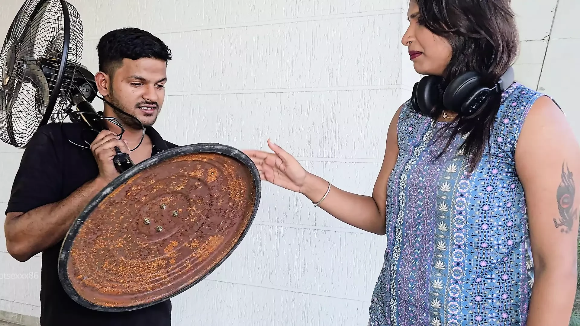 Indische hete pornoster Tejaswini neukt met haar fan enorme 20 cm pik vol hardere omgang