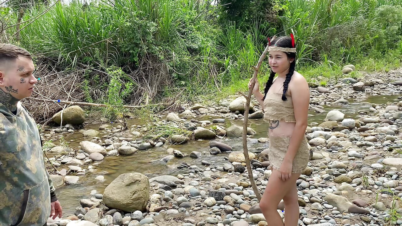 Verloren im Wald finde ich ein sexy indisches Mädchen, das verzweifelt nach Schwanz verliebt war