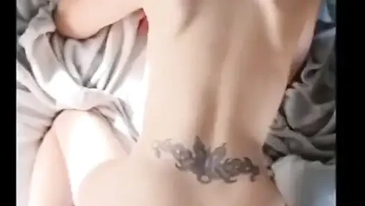 Seviyor, seviyor, daha fazlasını istiyor, tatlı sıkı lil güzel amında büyük 10 inçlik bir yarak