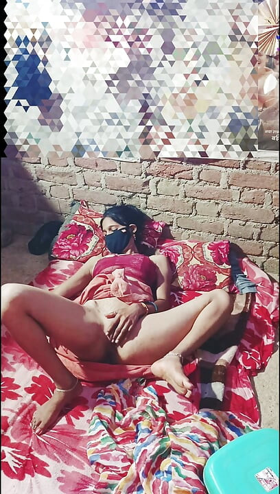 집주인이 쉬고 있을 때 몰래 시누이를 만지기 시작해서 기분 좋게 해줬다.