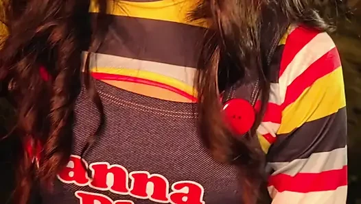 Latina, Cadılar Bayramı'nda Zengin Bir Squirt Yapıyor