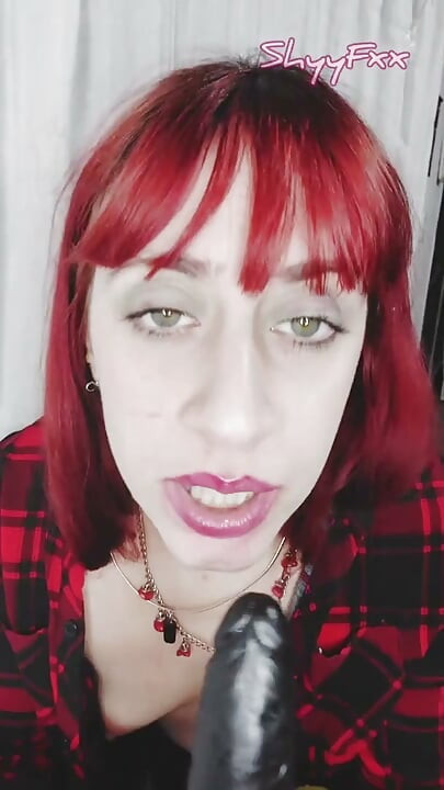Shyyfxx Underdanig Fan Beder Hendes Idol Om En Beskidt Slimet Pik, Der Suger JOI