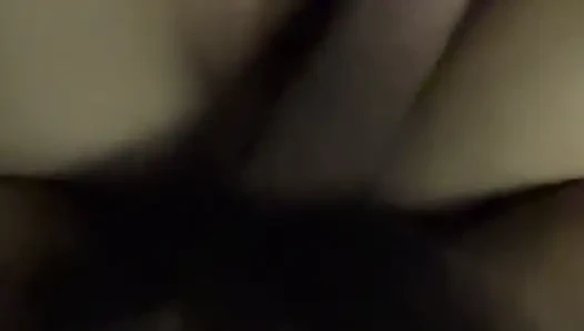 NYALAKAN SUARA! Ngentot jarak dekat, memek sempit perawan dan kontol besar yang keras.