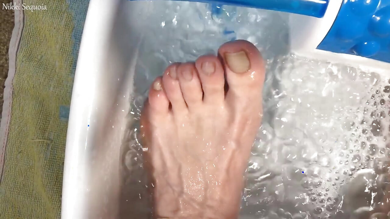Foot Soak Toe Wiggle