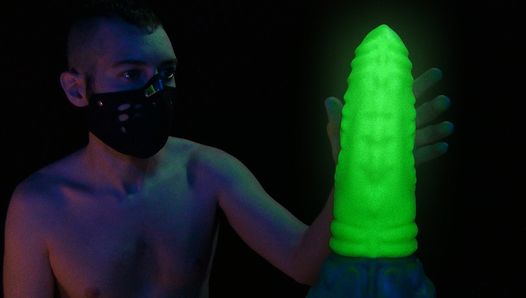 Social Distancing and Aliens  (Clayton dildo - Bad Dragon)