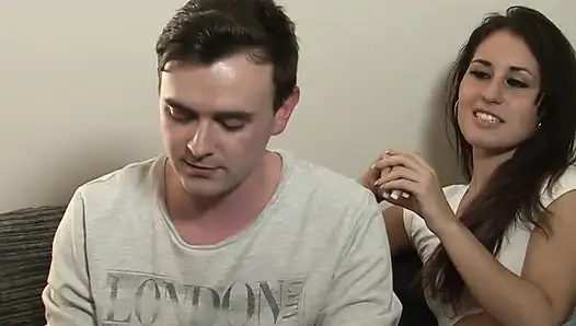 Cewek sensasi dengan pantat montok dientot habis-habisan