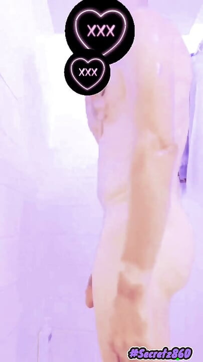 Kris Reelz- Takes a Perverted Shower