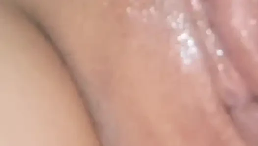 Ich sah ihr beim Masturbieren zu, dann näherte ich mich ihr von hinten und fickte sie in den Hintern.