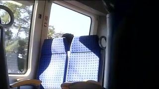 Мастурбация в поезде