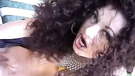 Jessica Rizzo ateşli yarak sahnesi için delikleri tükenmiş