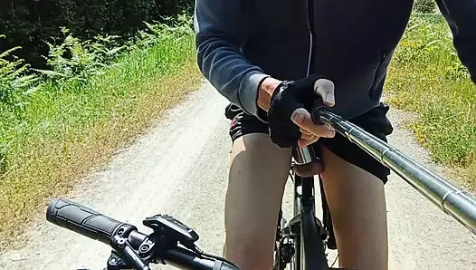 Езда на велосипеде с шариковыми носилками