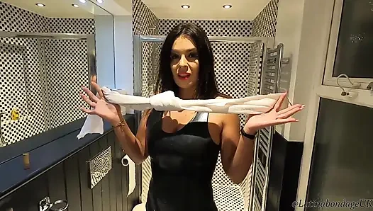 Cewek latina seksi diikat dan disumpal pakai lateks dan sepatu hak tinggi!