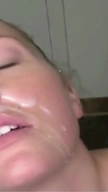Moment époustouflant de « Best Of Queens of Cum 2 »