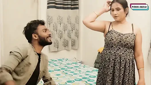 Hintli ateşli kadın yabancıyla romantik seks yapıyor