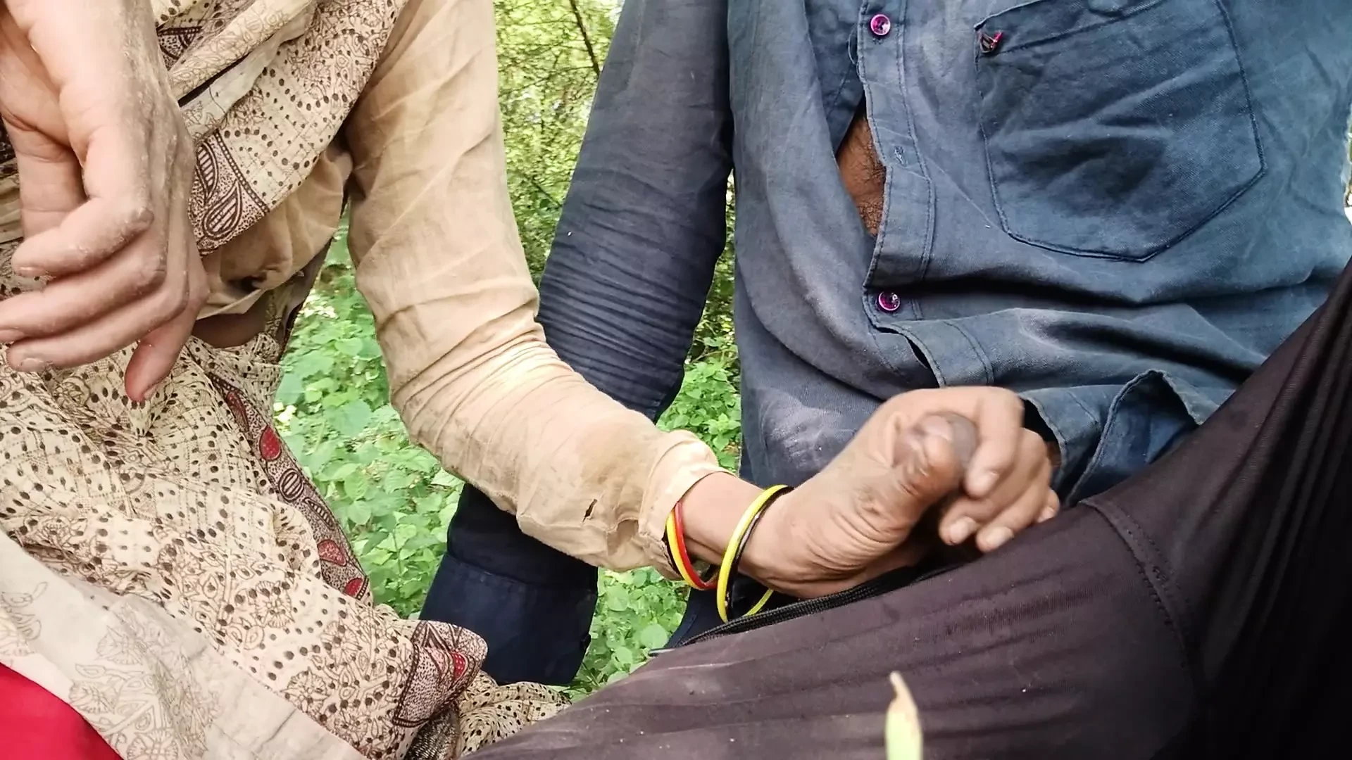 Out door bhabhi ka boobs nikal