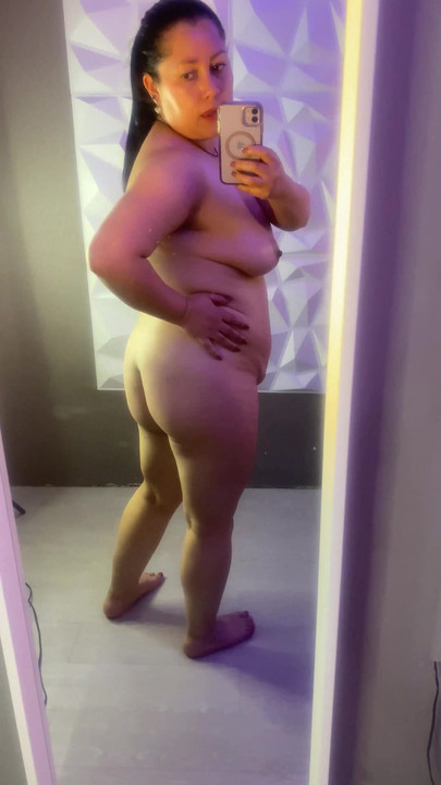 Look at my mature body, touch my wet pussy