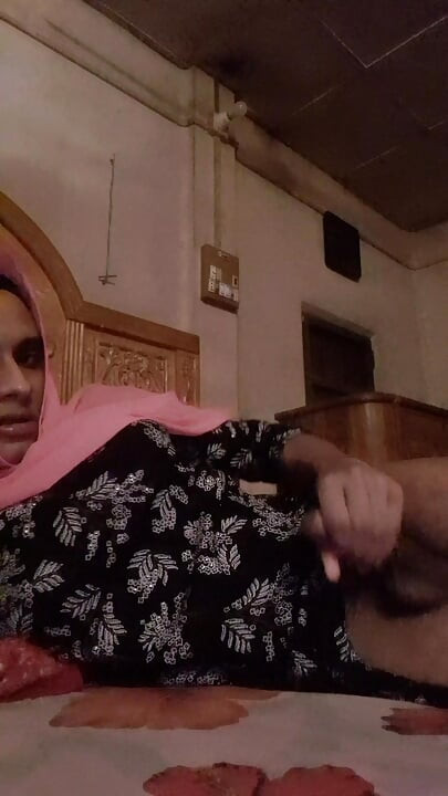 Aasialainen kuuma Hijabi Shemale -mestari hänelle